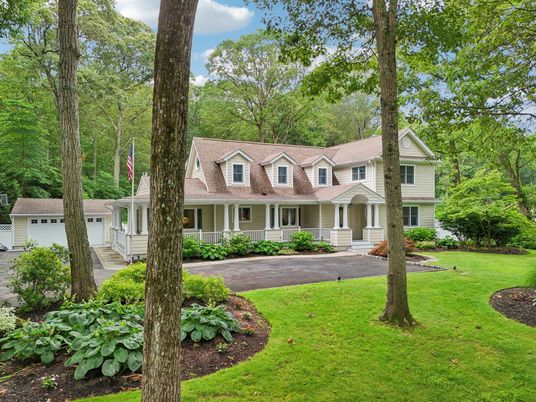 Backyard, Exterior, Facade, Cape Cod