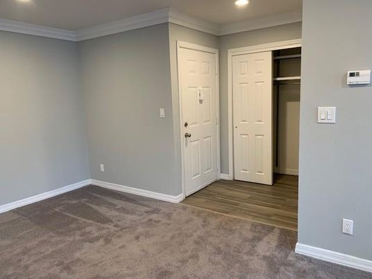 Empty room, Interior, Recessed Lighting