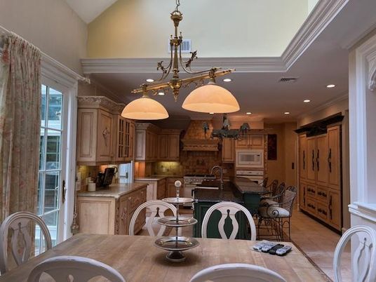 Chandelier, Dining room, Interior, Kitchen, Recessed Lighting, Stainless Steel Appliances