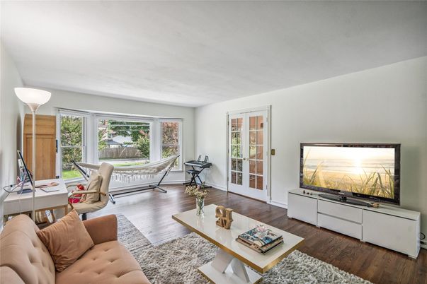 Fitness Equipment, Interior, Living room, Wood Texture Flooring