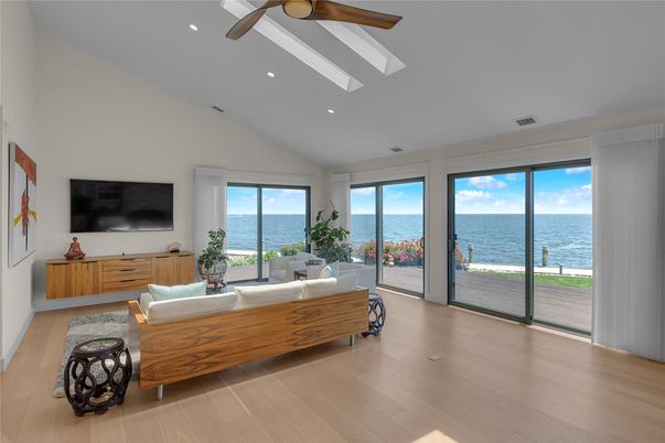 Interior, Living room, Recessed Lighting, Water, Wood Texture Flooring
