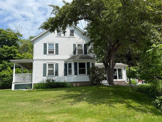Backyard, Exterior, Facade, Queen Anne Victorian