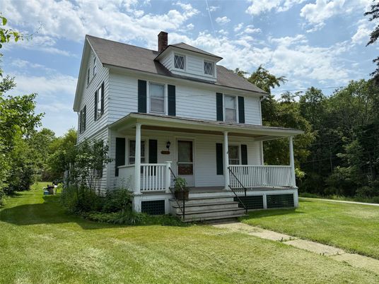 Exterior, Facade, American Foursquare