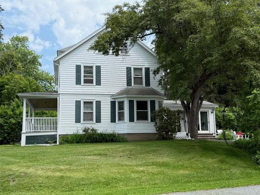Backyard, Exterior, Facade, Queen Anne Victorian