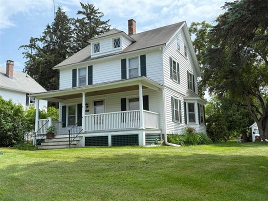 Exterior, Facade, American Foursquare