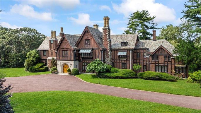 Backyard, Exterior, Facade, Brick Facade, Tudor Revival