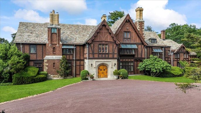 Exterior, Facade, Brick Facade, Tudor Revival