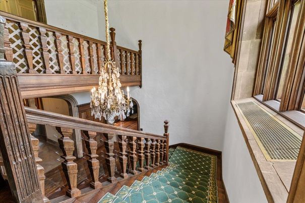 Chandelier, Interior