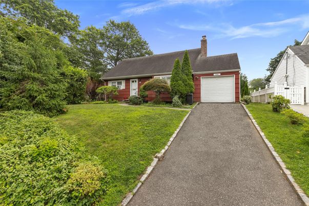 Attached, Backyard, Exterior, Facade, Brick Facade, Cape Cod