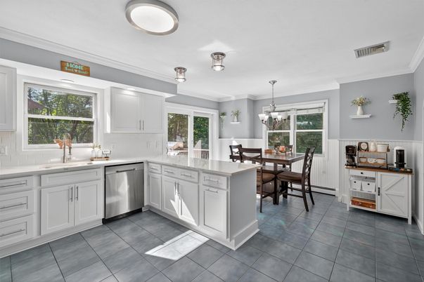 Chandelier, Dining room, Interior, Kitchen