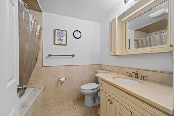 Bathroom, Interior, Tile Countertops