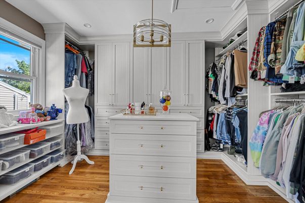 Interior, Pendant Lights, Recessed Lighting, Walk-in Closets, Wood Texture Flooring