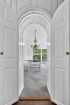 Chandelier, Interior