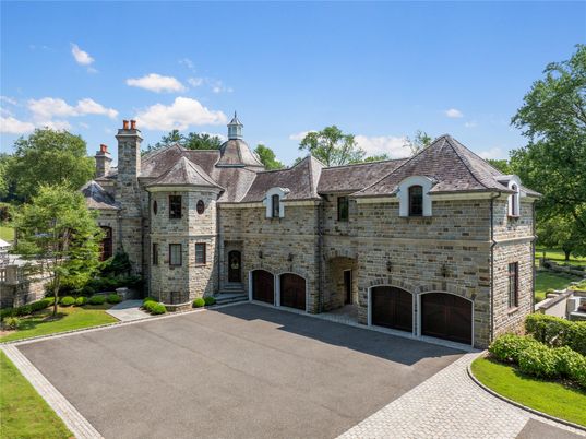Exterior, Facade, French Provincial
