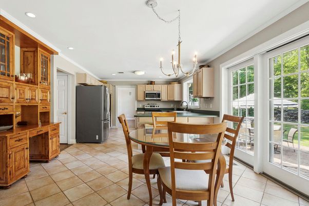 Chandelier, Dining room, Interior, Kitchen, Recessed Lighting, Stainless Steel Appliances