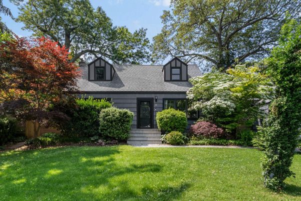 Exterior, Facade, Cape Cod