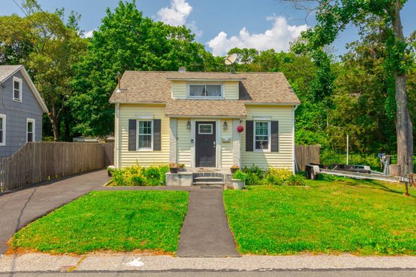 Exterior, Facade, Cape Cod