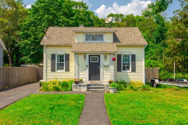 Exterior, Facade, Cape Cod