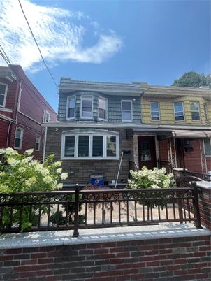Exterior, Facade, Brick Facade, Rowhouse