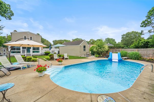 Exterior, Pool