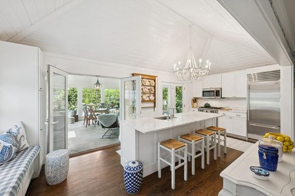 Chandelier, Dining room, Interior, Kitchen, Stainless Steel Appliances, Wood Texture Flooring
