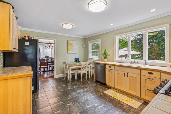 Dining room, Interior, Kitchen, Recessed Lighting