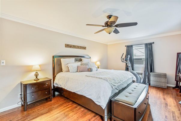 Bedroom, Fitness Equipment, Interior, Wood Texture Flooring