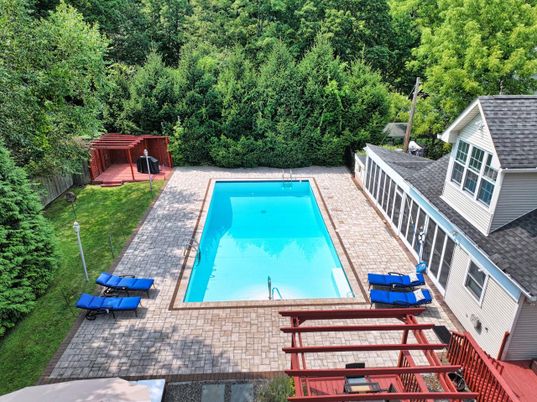 Exterior, Pool
