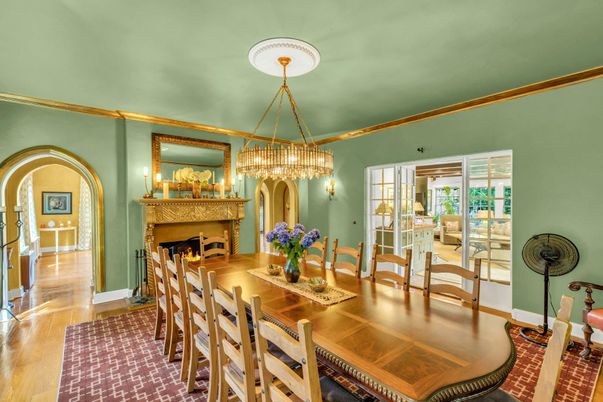 Chandelier, Dining room, Fireplace, Interior, Wood Texture Flooring