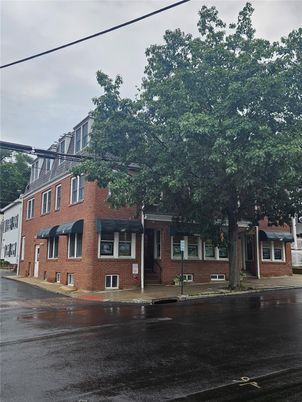 Exterior, Facade, Brick Facade, Rowhouse