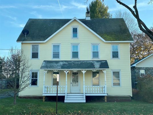 Exterior, Facade, Queen Anne Victorian