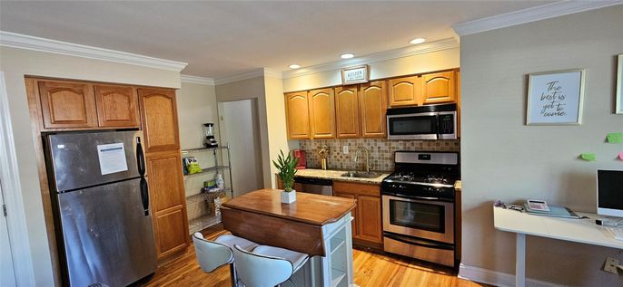 Interior, Kitchen, Recessed Lighting, Wood Texture Flooring