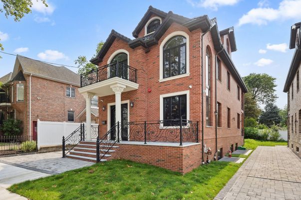 Exterior, Facade, Brick Facade, Rowhouse