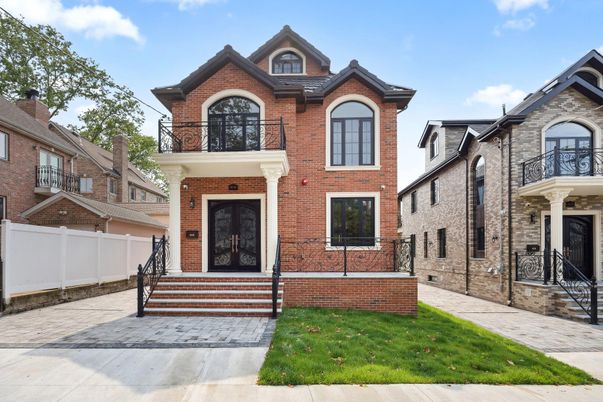 Exterior, Facade, Brick Facade, Brick Traditional