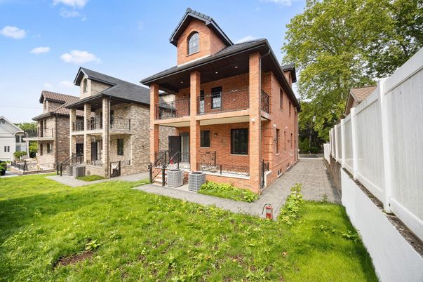 Backyard, Exterior, Facade, Brick Facade, Modern