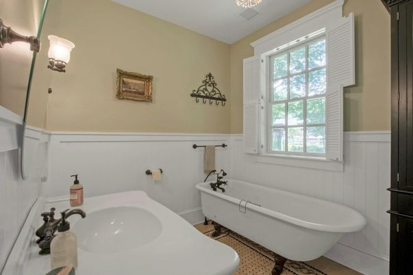 Bathroom, Free Standing Baths, Interior