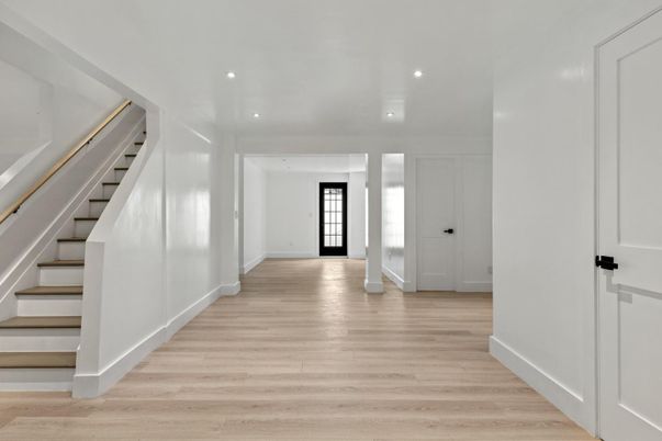 Empty room, Interior, Recessed Lighting, Wood Texture Flooring