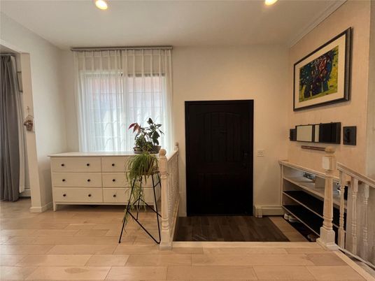Interior, Recessed Lighting, Wood Texture Flooring