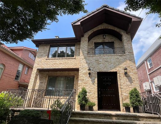 Exterior, Facade, Brick Facade, Rowhouse