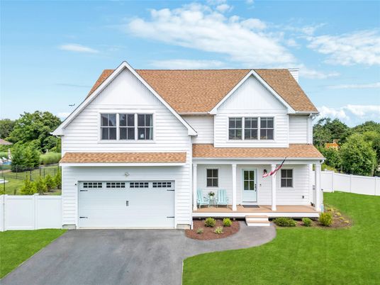 Attached, Exterior, Facade, Farmhouse