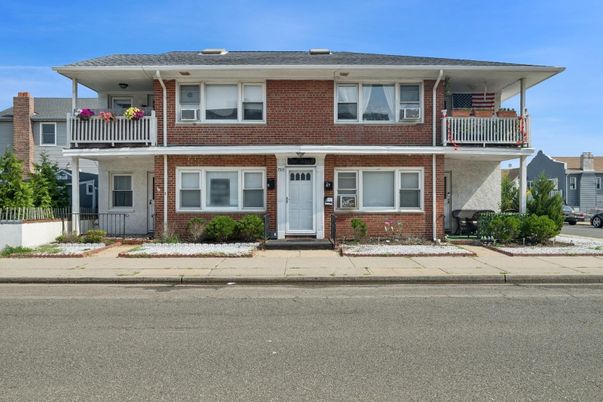 Exterior, Facade, Brick Facade, Split Level