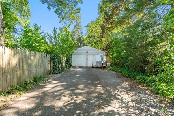 Detached Garage, Exterior
