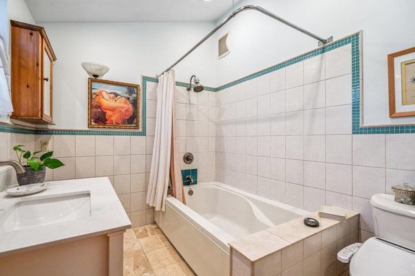 Bathroom, Interior, Recessed Lighting