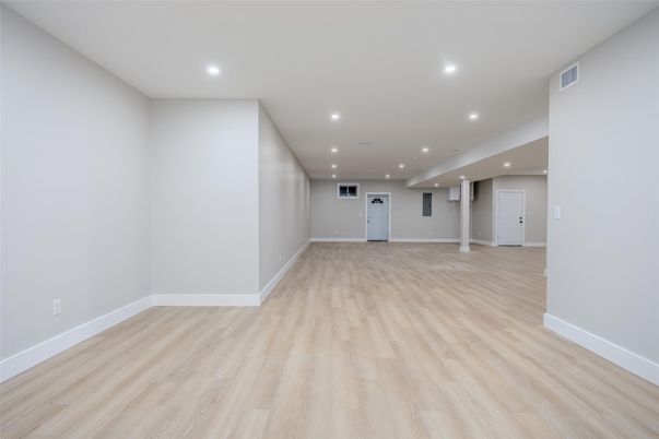 Empty room, Interior, Recessed Lighting, Wood Texture Flooring