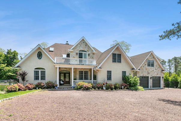 Attached, Exterior, Facade, Farmhouse