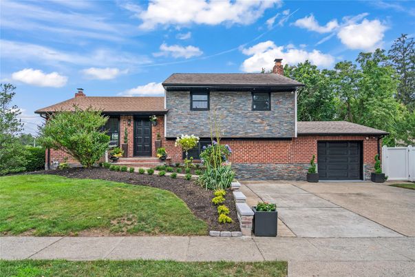 Attached, Exterior, Facade, Brick Facade, Split Level