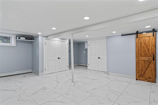 Empty room, Interior, Marble, Recessed Lighting