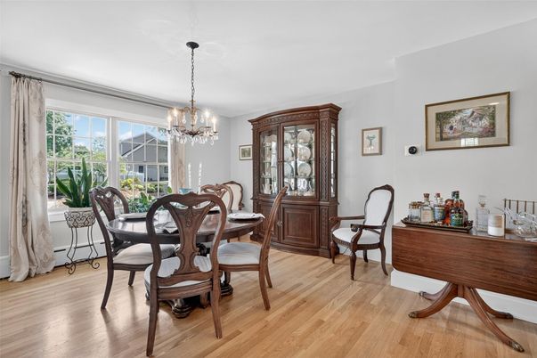Chandelier, Dining room, Interior, Pendant Lights, Piano, Wood Texture Flooring
