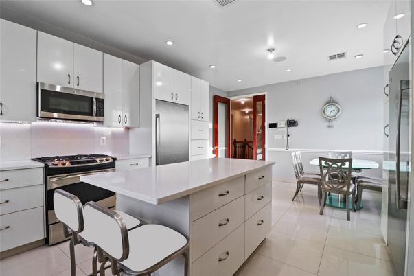 Dining room, Interior, Kitchen, Recessed Lighting, Stainless Steel Appliances