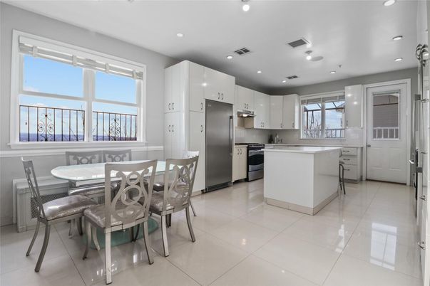 Dining room, Interior, Kitchen, Recessed Lighting, Stainless Steel Appliances, Water